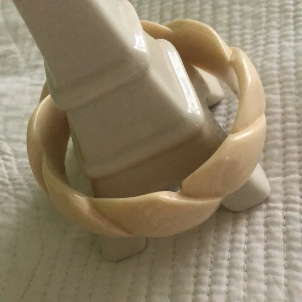 Cream Twisted Bangle Bracelet vintage. Bone or resin or shell. Nice creamy color
